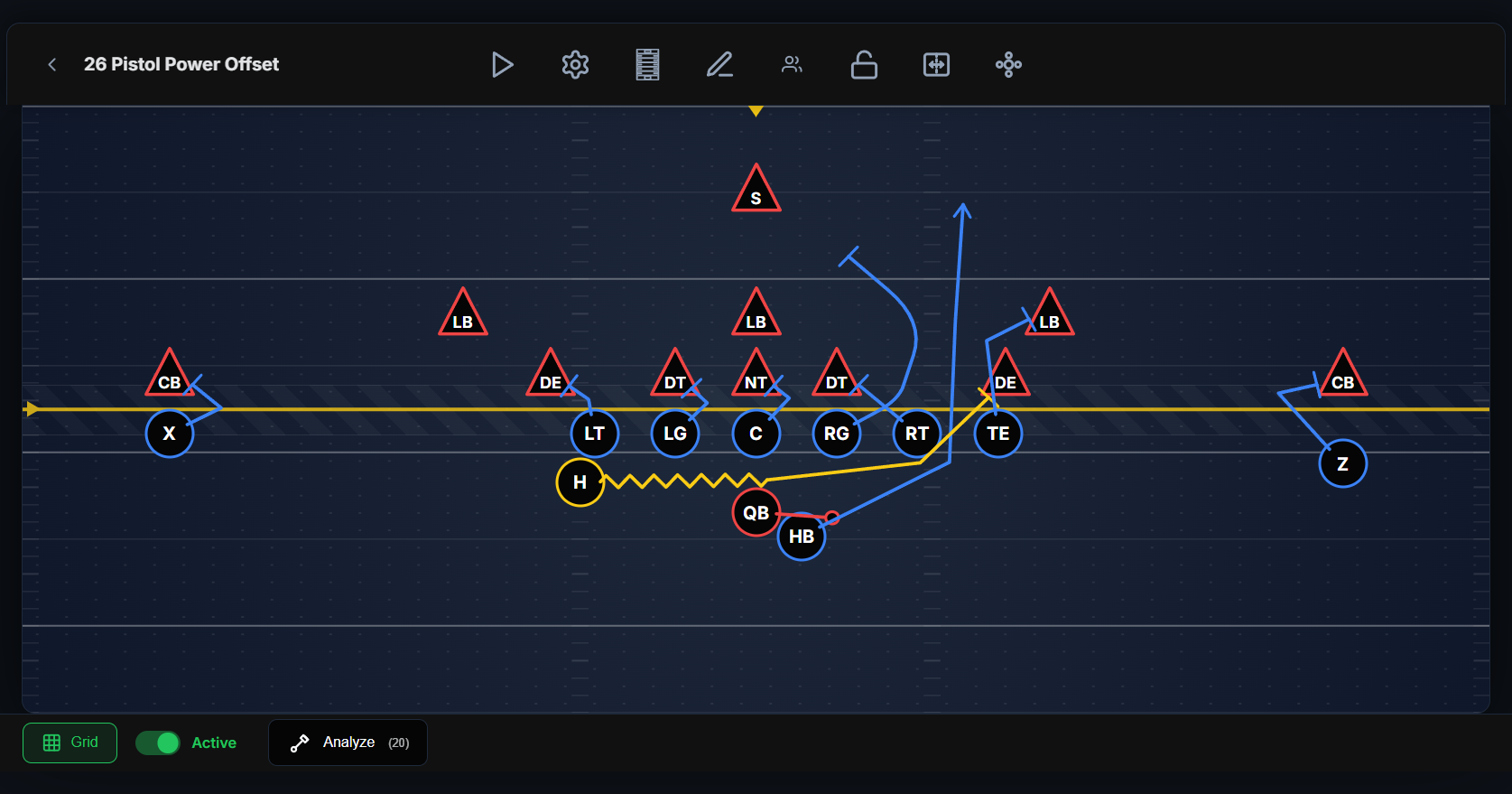 Full Play Designer canvas with an offensive play drawn — players, routes, and a highlighted selected player.